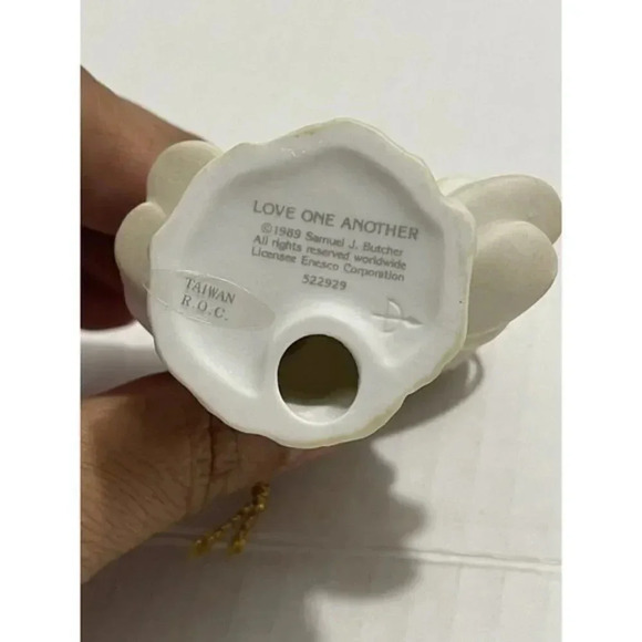 Precious Moments 1989 LOVE ONE ANOTHER Porcelain Bisque Ornament 522929 - Picture 7 of 8